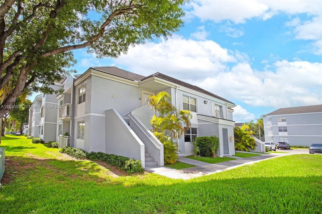 Activo con contrato: $265,000 (2 camas, 2 baños, 1123 Pies cuadrados)