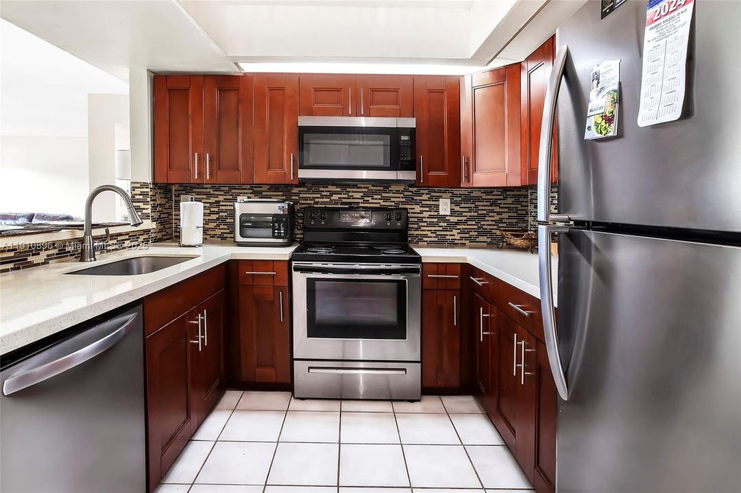 Activo con contrato: $265,000 (2 camas, 2 baños, 1123 Pies cuadrados)