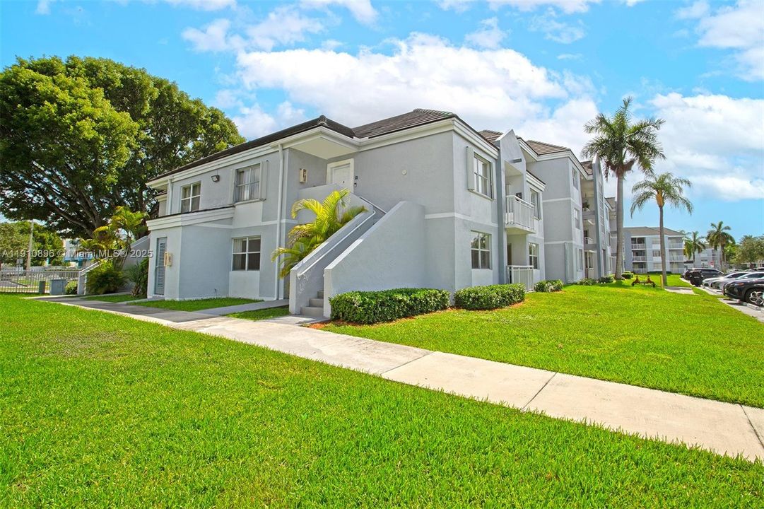 Activo con contrato: $265,000 (2 camas, 2 baños, 1123 Pies cuadrados)