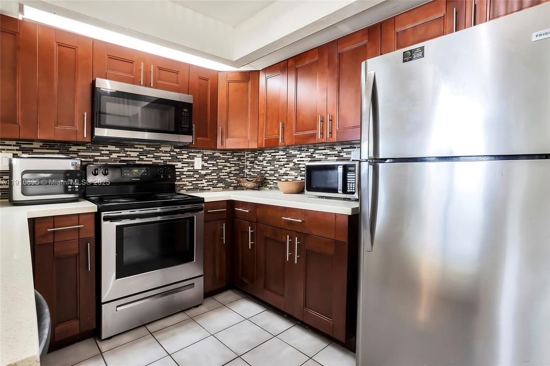 Activo con contrato: $265,000 (2 camas, 2 baños, 1123 Pies cuadrados)