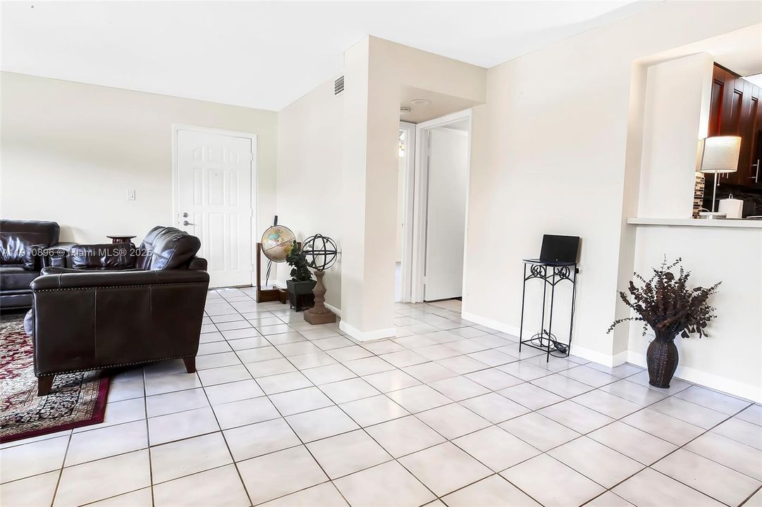 Activo con contrato: $265,000 (2 camas, 2 baños, 1123 Pies cuadrados)