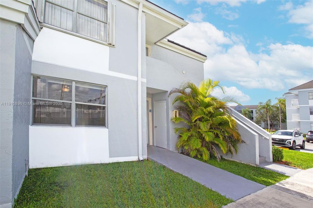 Activo con contrato: $265,000 (2 camas, 2 baños, 1123 Pies cuadrados)