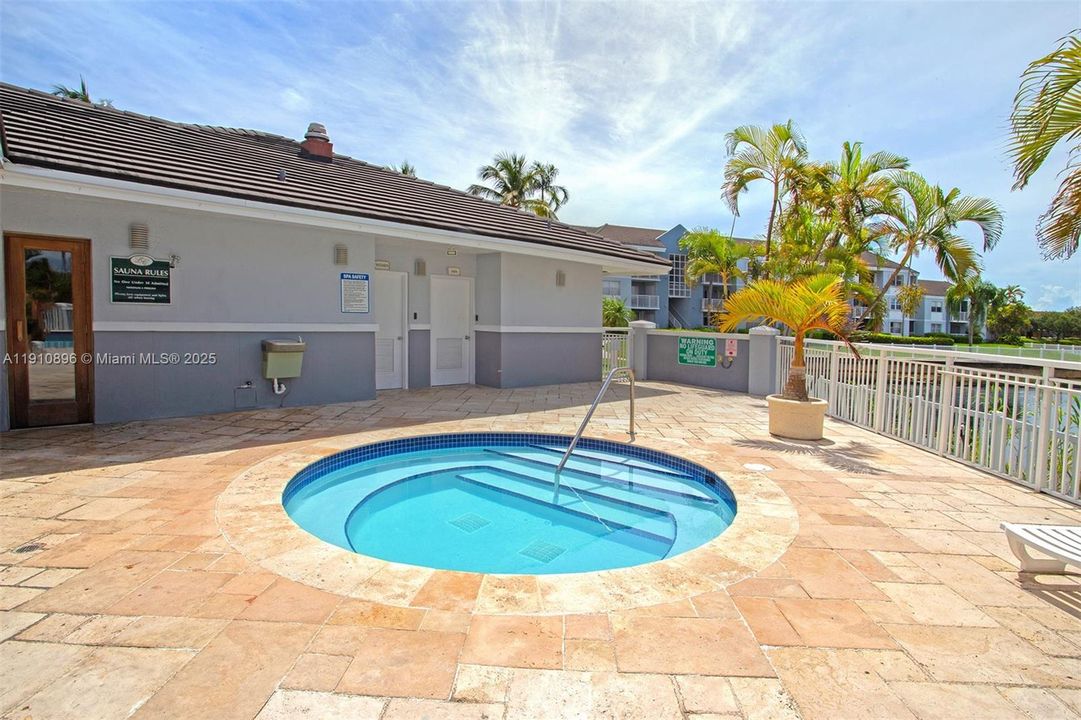 Activo con contrato: $265,000 (2 camas, 2 baños, 1123 Pies cuadrados)