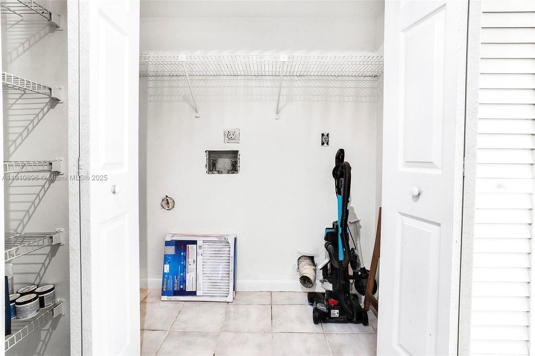 Washer/Dryer Hook Ups