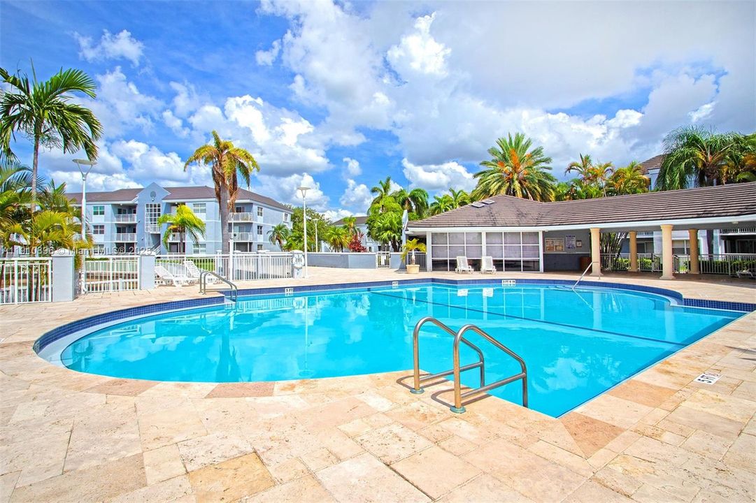 Activo con contrato: $265,000 (2 camas, 2 baños, 1123 Pies cuadrados)