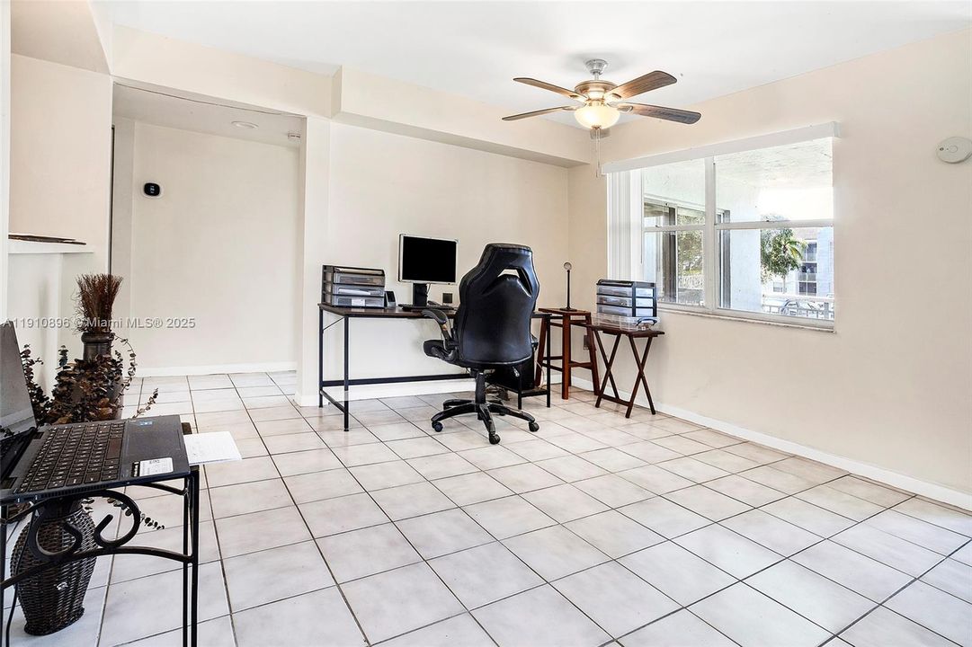 Activo con contrato: $265,000 (2 camas, 2 baños, 1123 Pies cuadrados)