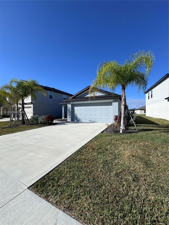 For Rent: $1,900 (3 beds, 2 baths, 1448 Square Feet)