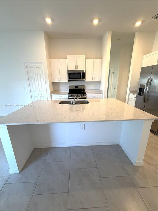 For Rent: $1,900 (3 beds, 2 baths, 1448 Square Feet)