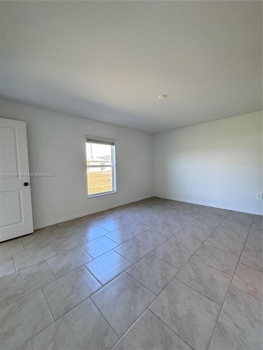 For Rent: $1,900 (3 beds, 2 baths, 1448 Square Feet)