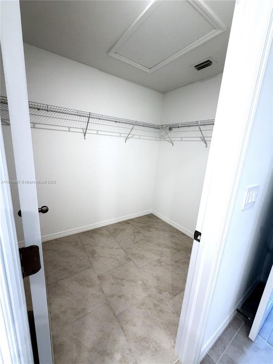 For Rent: $1,900 (3 beds, 2 baths, 1448 Square Feet)