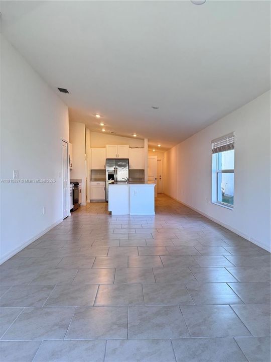 For Rent: $1,900 (3 beds, 2 baths, 1448 Square Feet)