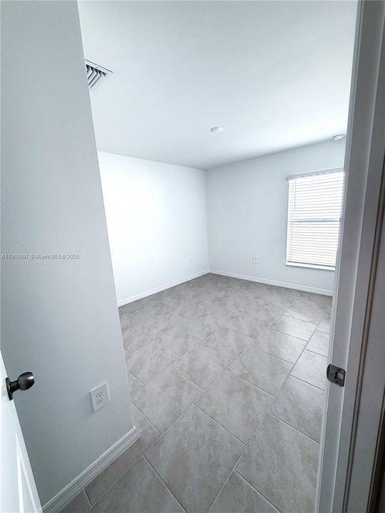 For Rent: $1,900 (3 beds, 2 baths, 1448 Square Feet)