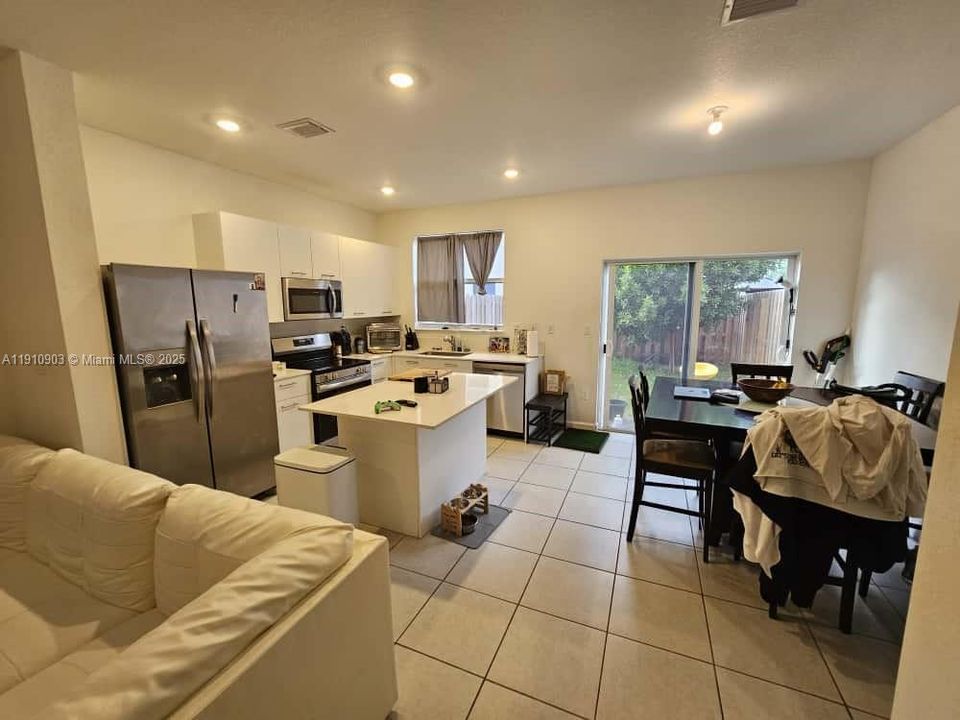 For Rent: $3,250 (3 beds, 3 baths, 1328 Square Feet)