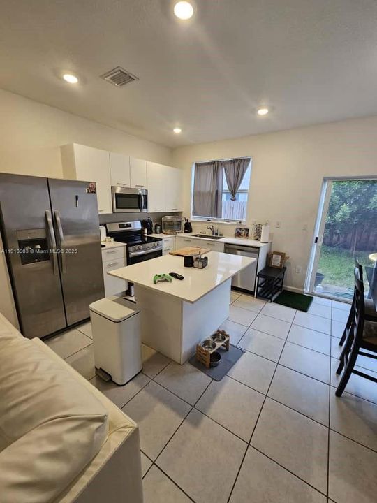 For Rent: $3,250 (3 beds, 3 baths, 1328 Square Feet)