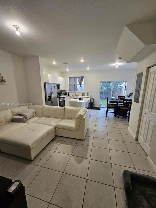 For Rent: $3,250 (3 beds, 3 baths, 1328 Square Feet)