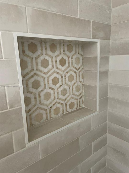 合同活跃: $2,200 (2 贝兹, 2 浴室, 860 平方英尺)