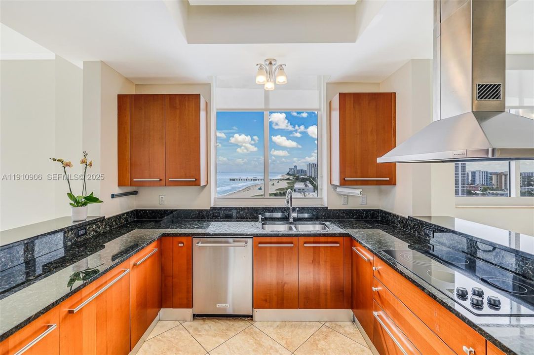 For Sale: $2,100,000 (3 beds, 4 baths, 2520 Square Feet)