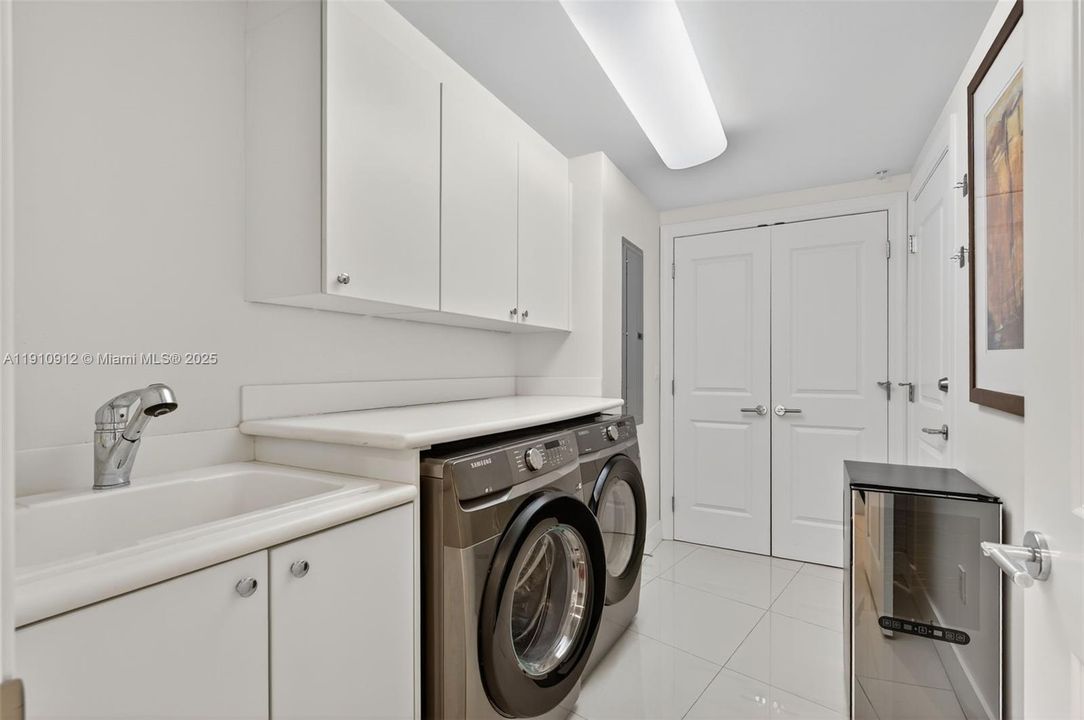 For Sale: $1,350,000 (2 beds, 2 baths, 1463 Square Feet)