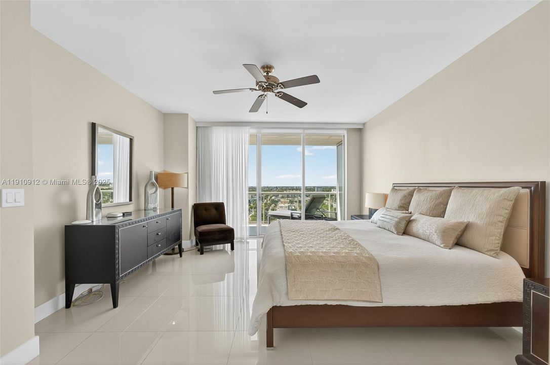 For Sale: $1,350,000 (2 beds, 2 baths, 1463 Square Feet)