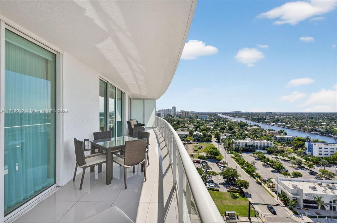 For Sale: $1,350,000 (2 beds, 2 baths, 1463 Square Feet)