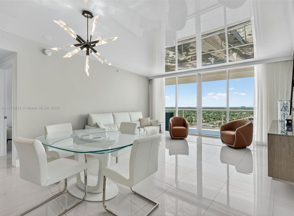 For Sale: $1,350,000 (2 beds, 2 baths, 1463 Square Feet)