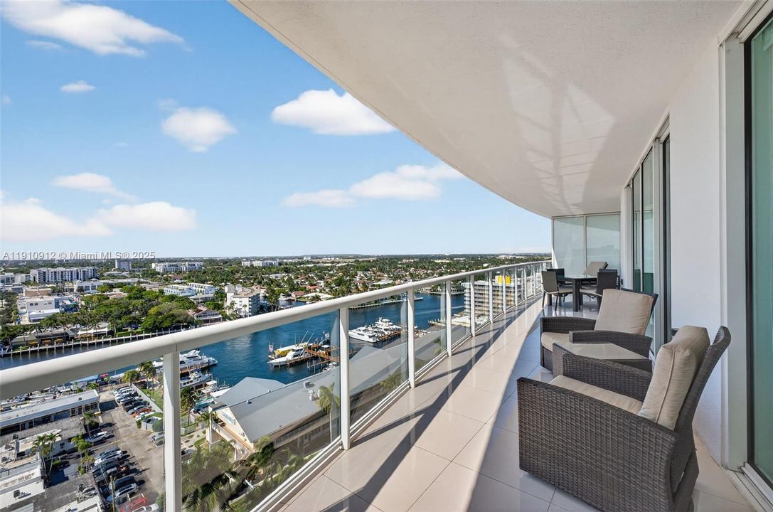 For Sale: $1,350,000 (2 beds, 2 baths, 1463 Square Feet)