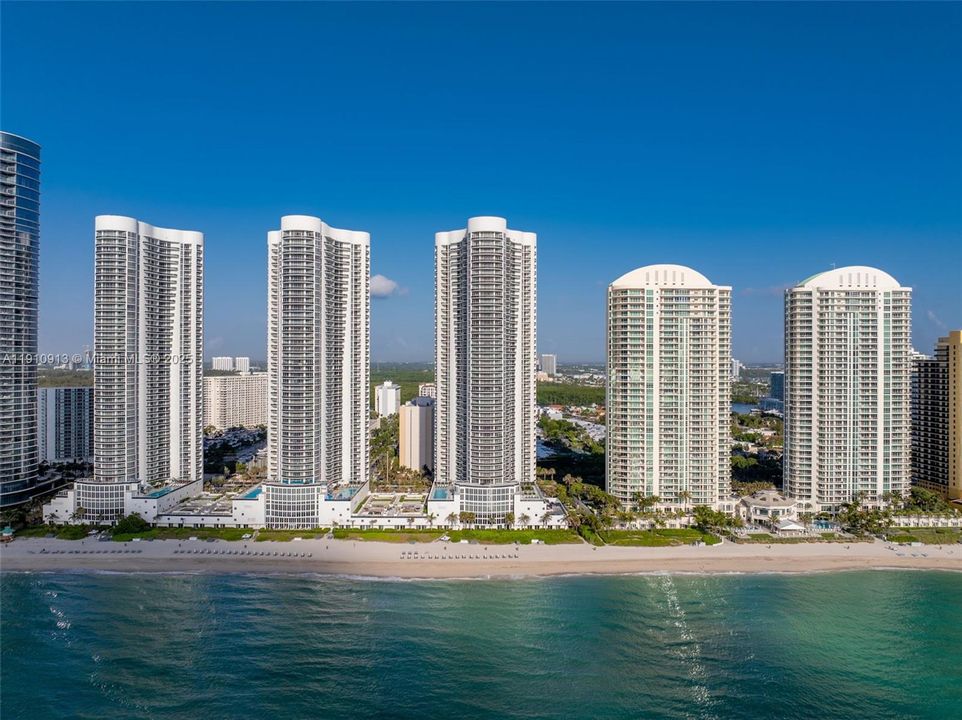 Под контрактом: $7,500 (3 спален, 3 ванн, 2106 Квадратных фут)