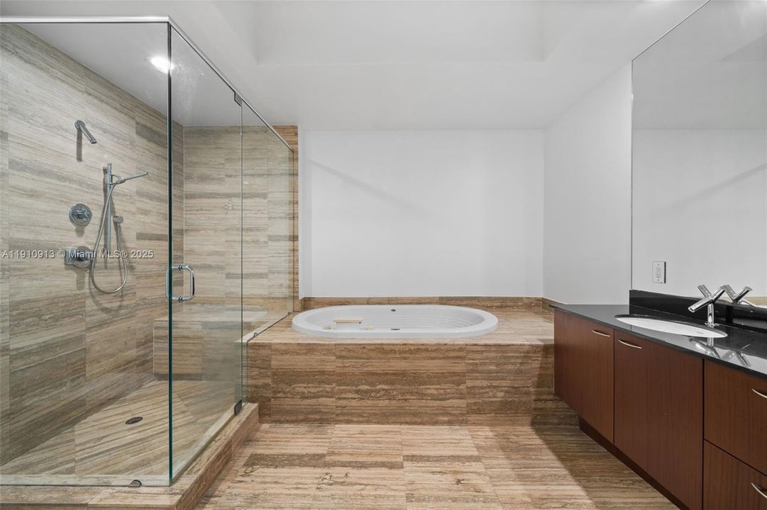 Под контрактом: $7,500 (3 спален, 3 ванн, 2106 Квадратных фут)