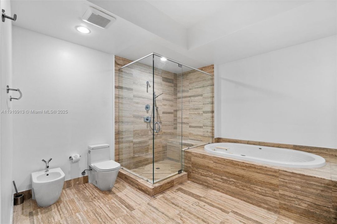 Под контрактом: $7,500 (3 спален, 3 ванн, 2106 Квадратных фут)