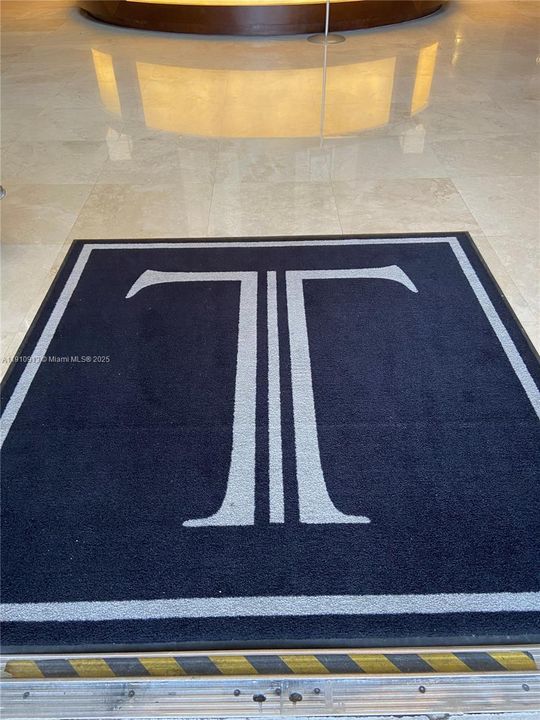 Под контрактом: $7,500 (3 спален, 3 ванн, 2106 Квадратных фут)