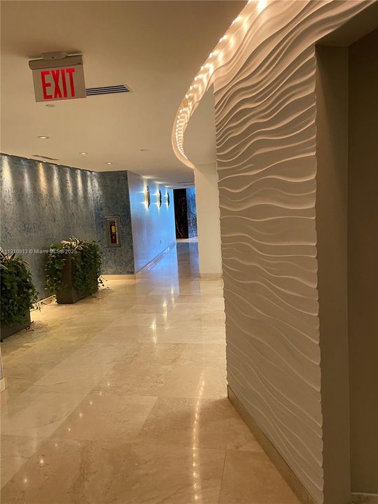 Под контрактом: $7,500 (3 спален, 3 ванн, 2106 Квадратных фут)