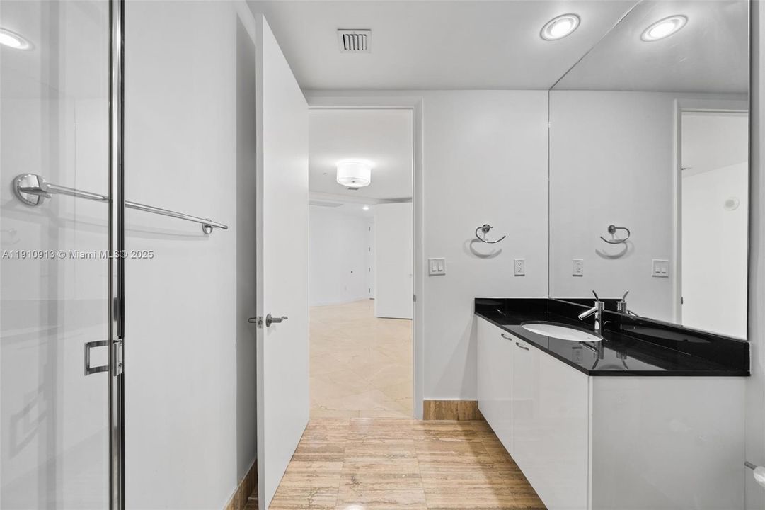 Под контрактом: $7,500 (3 спален, 3 ванн, 2106 Квадратных фут)