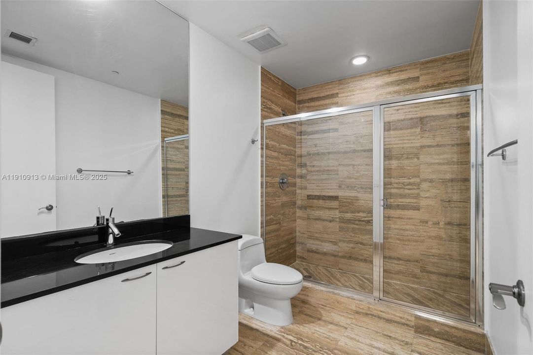 Под контрактом: $7,500 (3 спален, 3 ванн, 2106 Квадратных фут)