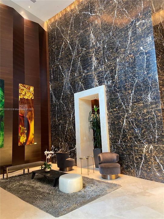 Под контрактом: $7,500 (3 спален, 3 ванн, 2106 Квадратных фут)