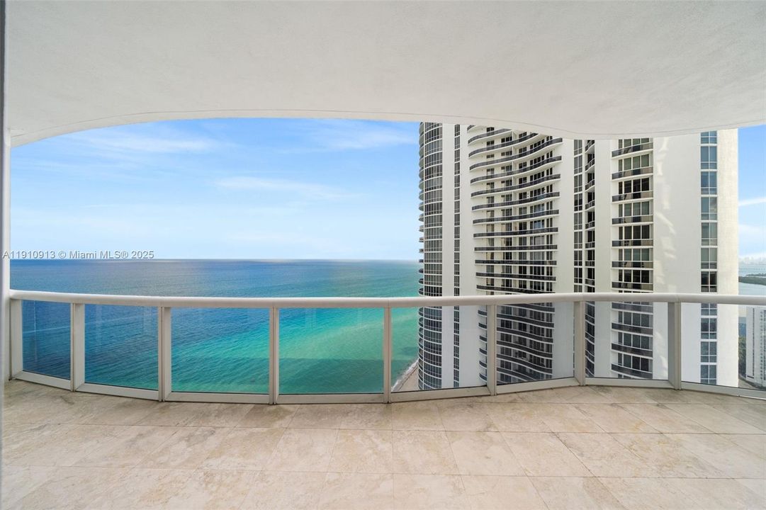 Под контрактом: $7,500 (3 спален, 3 ванн, 2106 Квадратных фут)