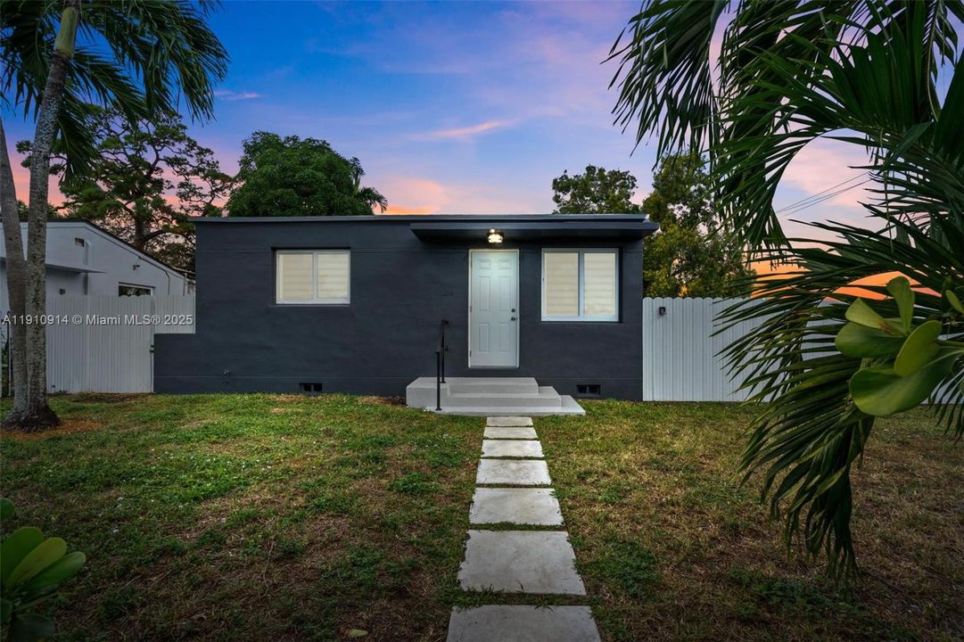 待售: $459,876 (2 贝兹, 1 浴室, 780 平方英尺)