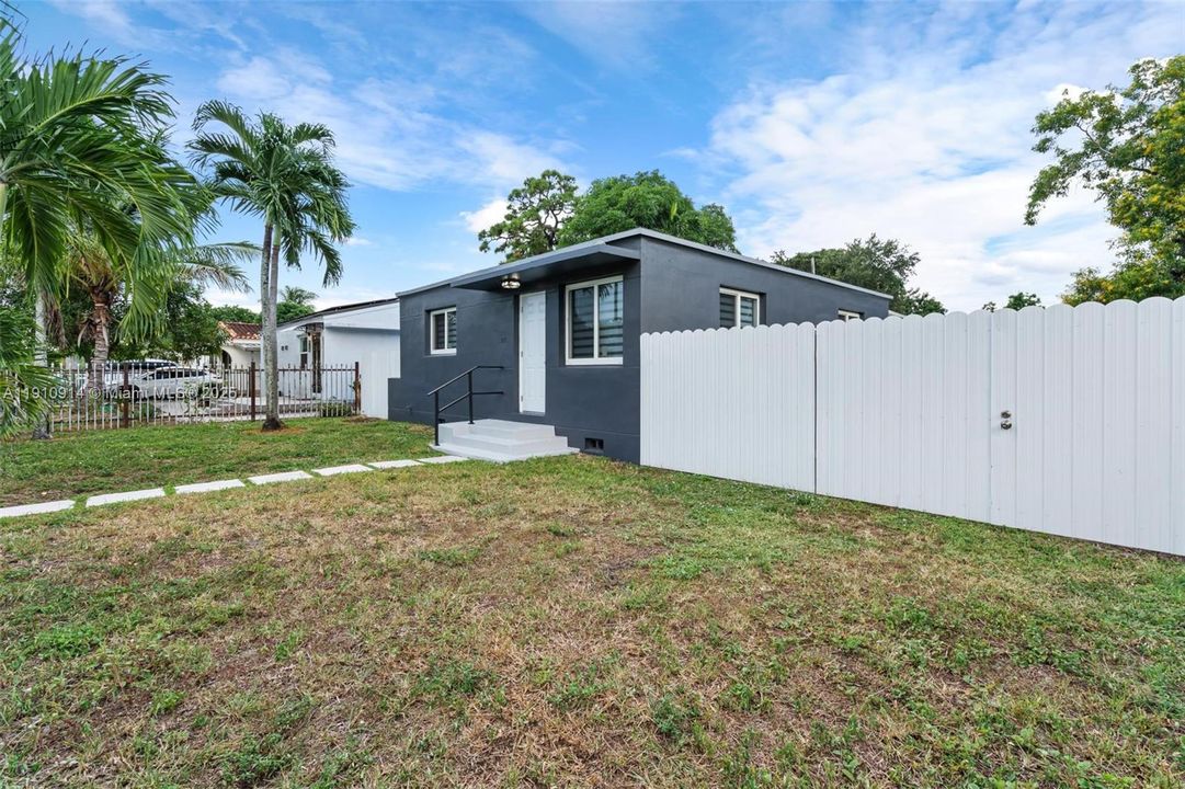 待售: $459,876 (2 贝兹, 1 浴室, 780 平方英尺)