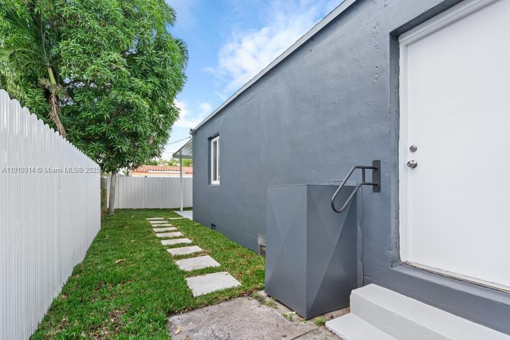 待售: $459,876 (2 贝兹, 1 浴室, 780 平方英尺)