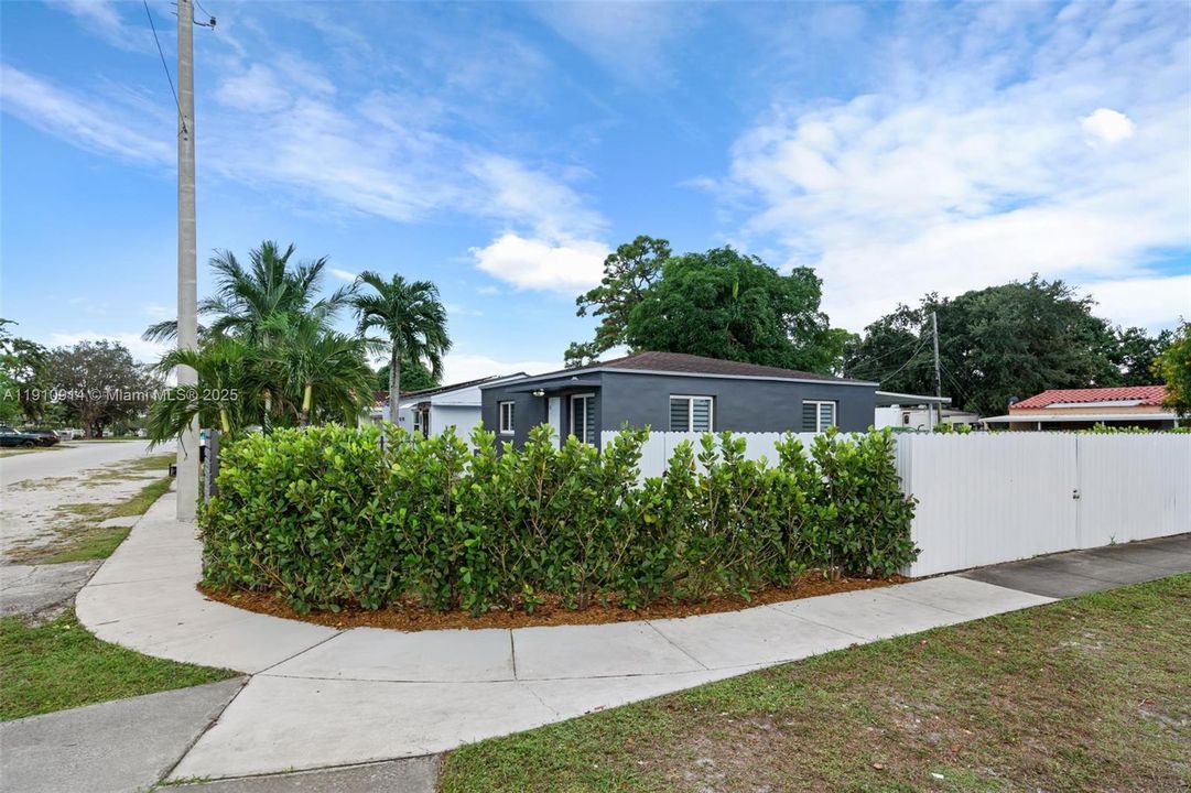 待售: $459,876 (2 贝兹, 1 浴室, 780 平方英尺)