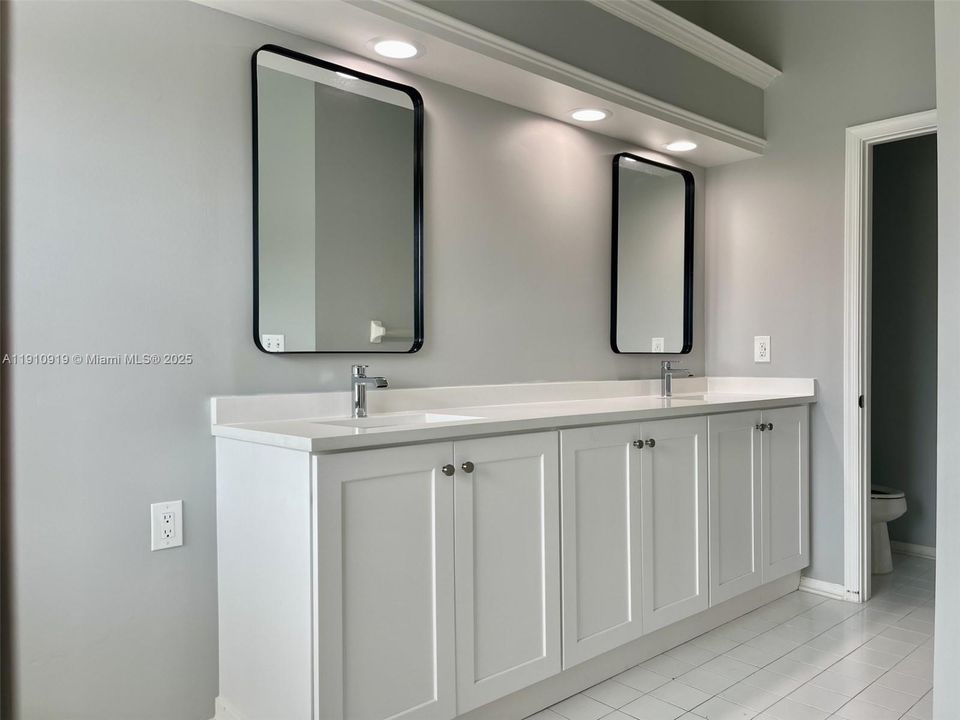 For Rent: $4,000 (3 beds, 2 baths, 1820 Square Feet)