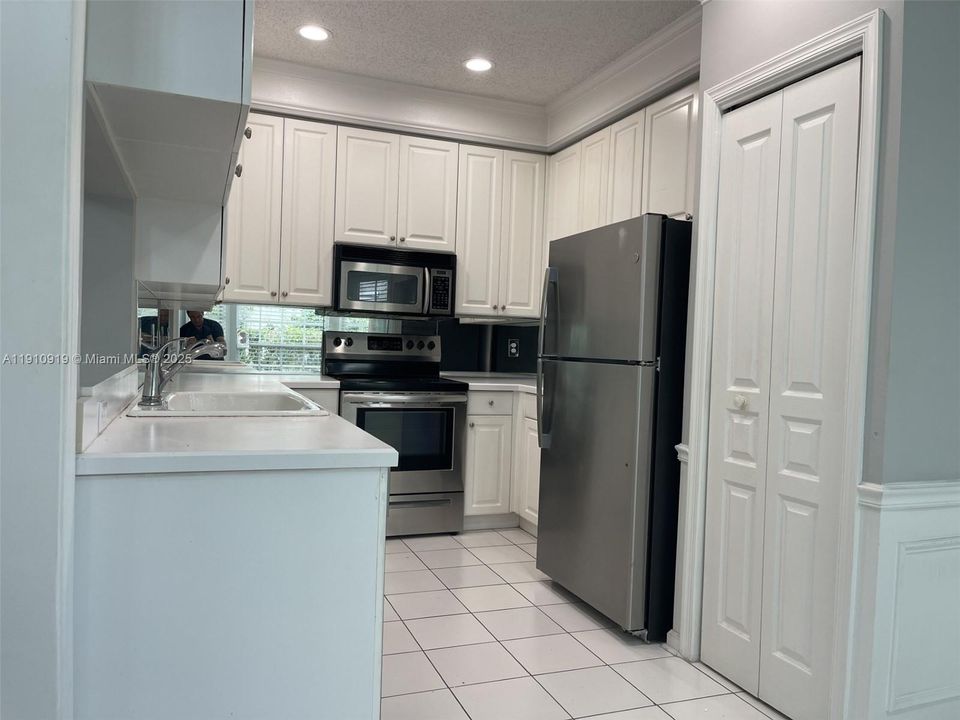 For Rent: $4,000 (3 beds, 2 baths, 1820 Square Feet)