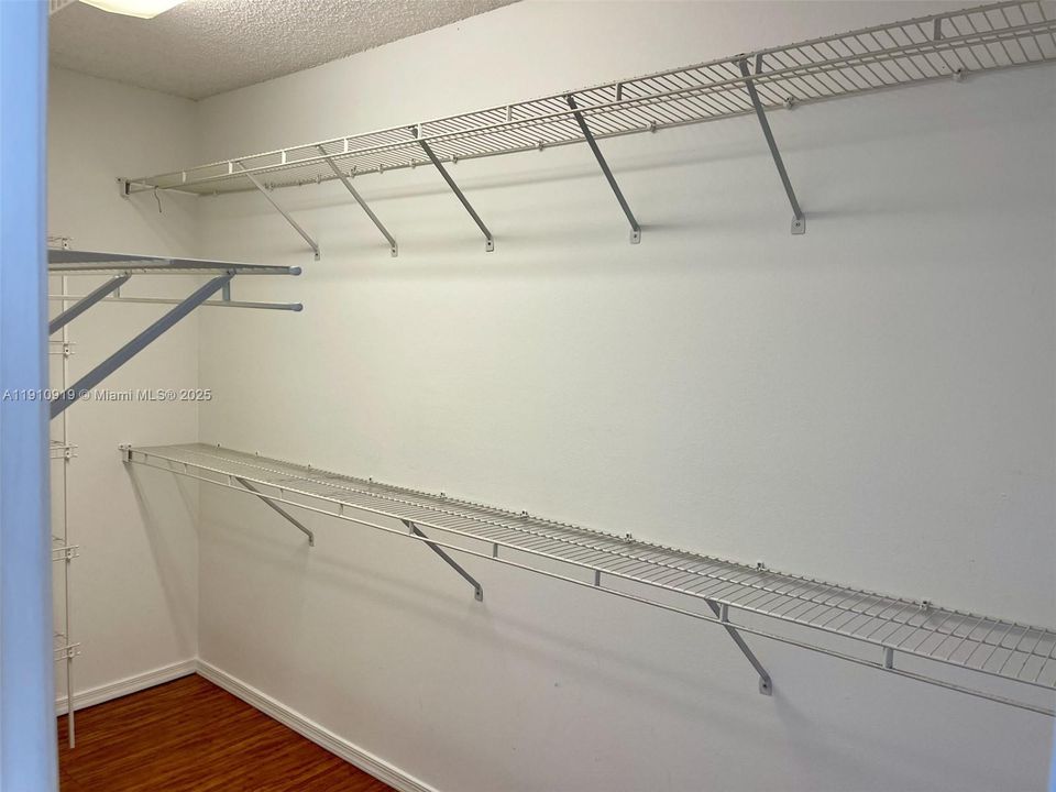 For Rent: $4,000 (3 beds, 2 baths, 1820 Square Feet)