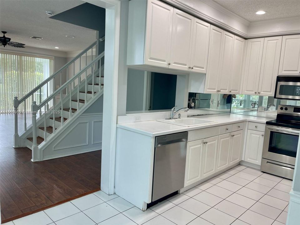 For Rent: $4,000 (3 beds, 2 baths, 1820 Square Feet)