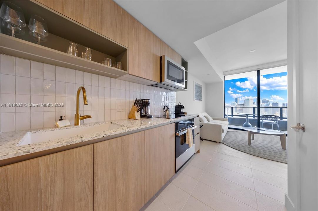 For Sale: $585,000 (1 beds, 1 baths, 505 Square Feet)