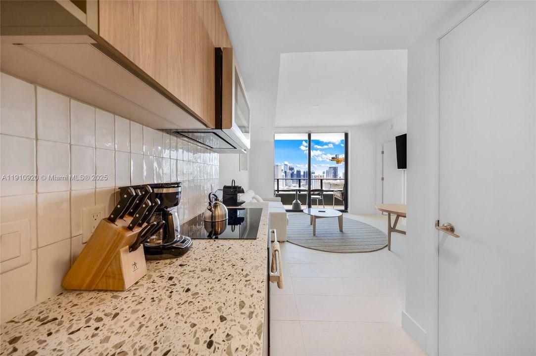 For Sale: $585,000 (1 beds, 1 baths, 505 Square Feet)