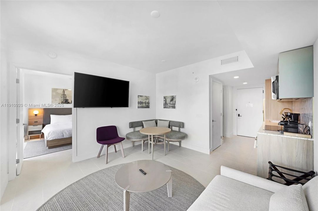 For Sale: $585,000 (1 beds, 1 baths, 505 Square Feet)