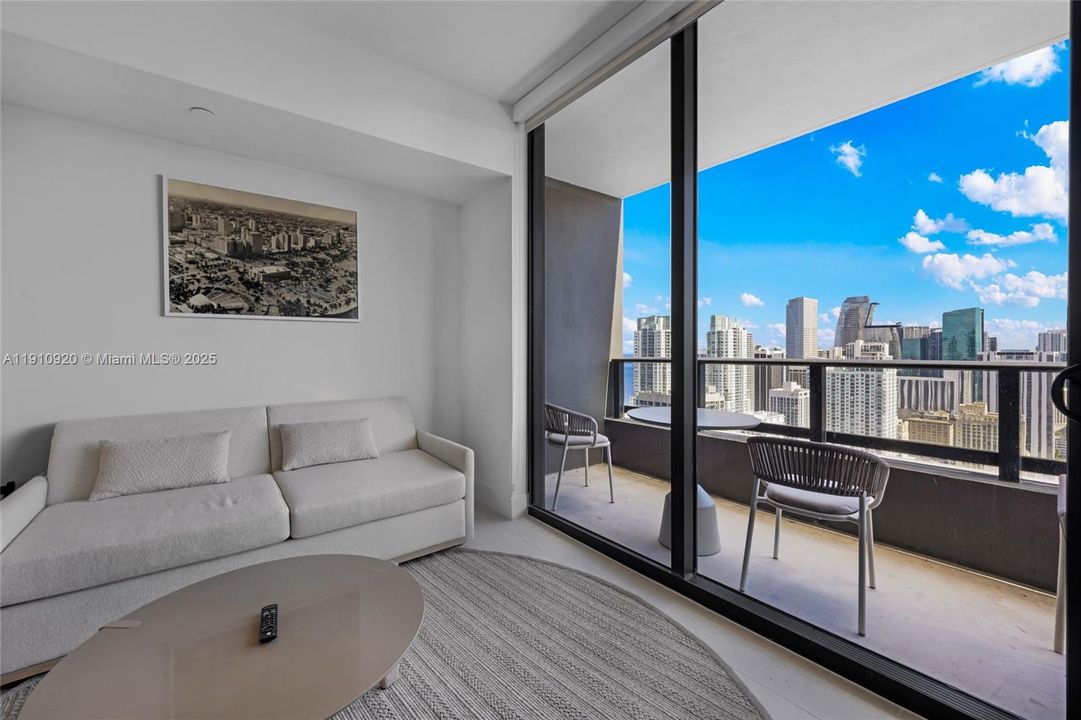 For Sale: $585,000 (1 beds, 1 baths, 505 Square Feet)