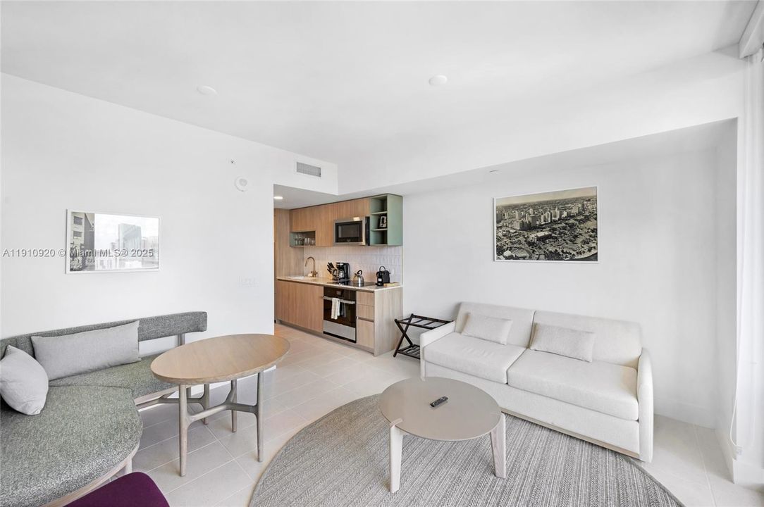 For Sale: $585,000 (1 beds, 1 baths, 505 Square Feet)