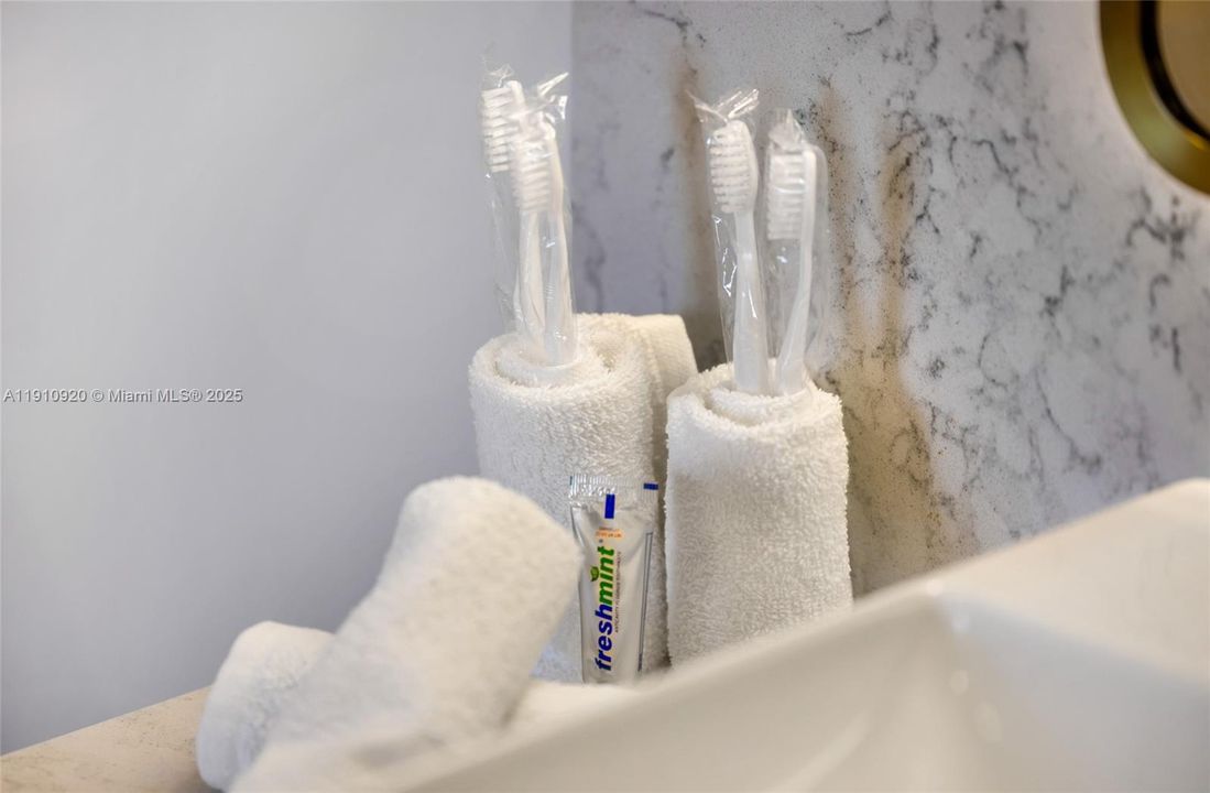 For Sale: $585,000 (1 beds, 1 baths, 505 Square Feet)