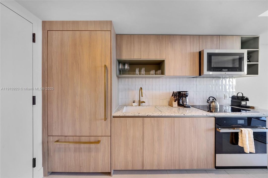 For Sale: $585,000 (1 beds, 1 baths, 505 Square Feet)